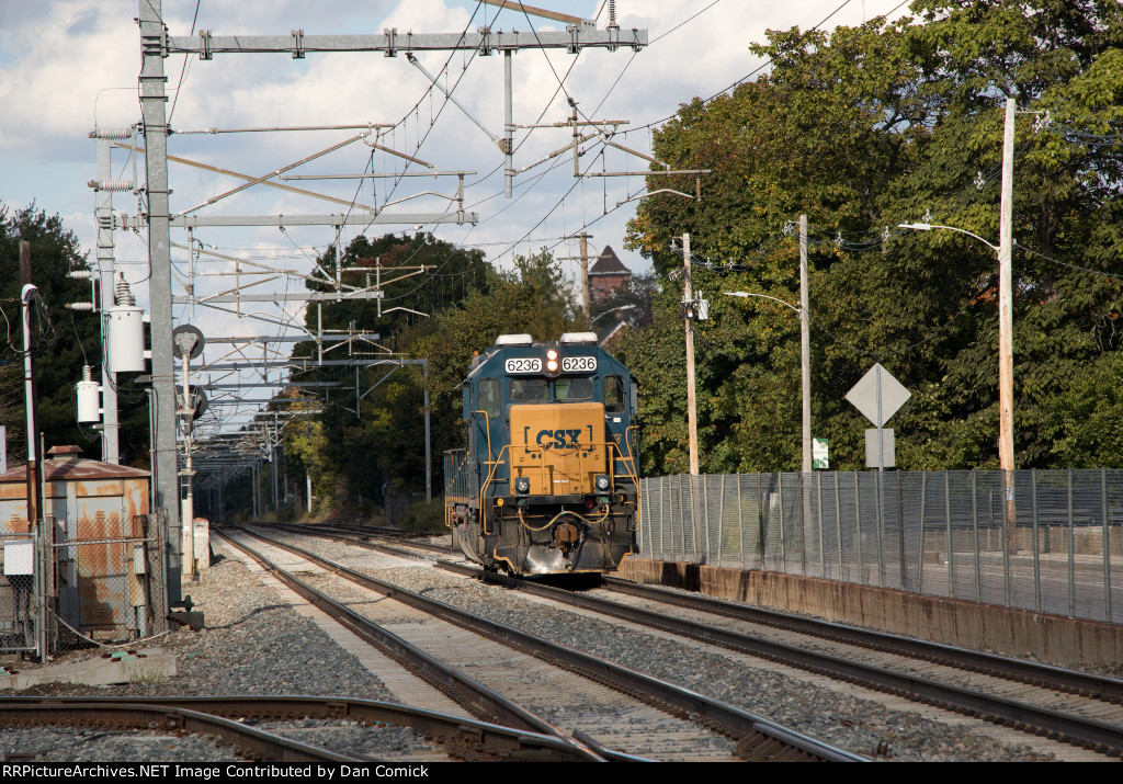 L011 with CSX 6236 on the Northeast Corridor in Mansfield